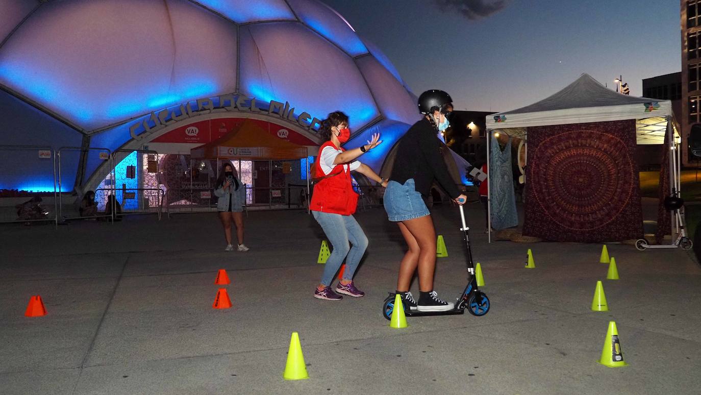 Fotos: Taller de cruz roja destinado a los jóvenes en las Fiestas de Valladolid