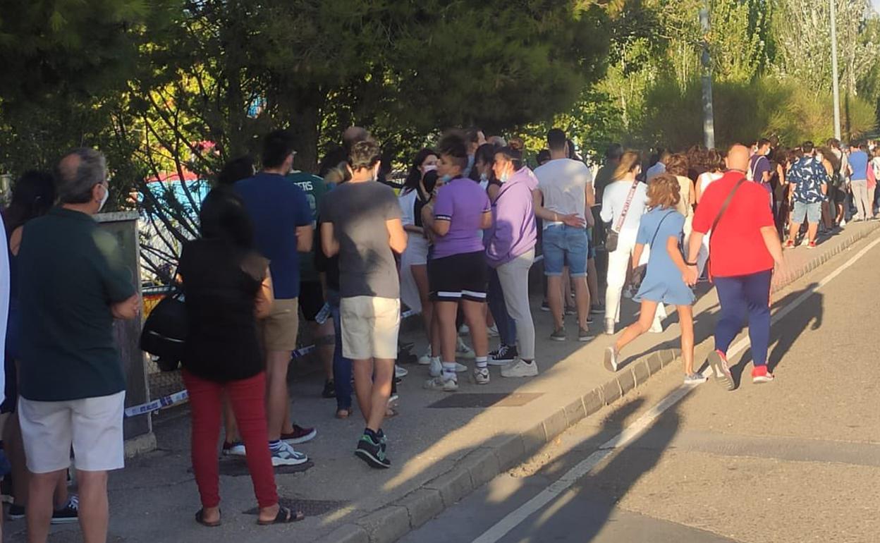 Colas de más de media hora para acceder al Real de la Feria en Valladolid