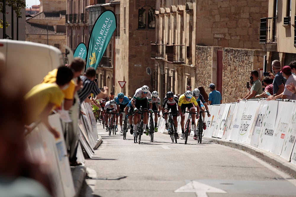 Etapa y maillot amarillo para Vinicius en la última etapa de la Vuelta a Salamanca