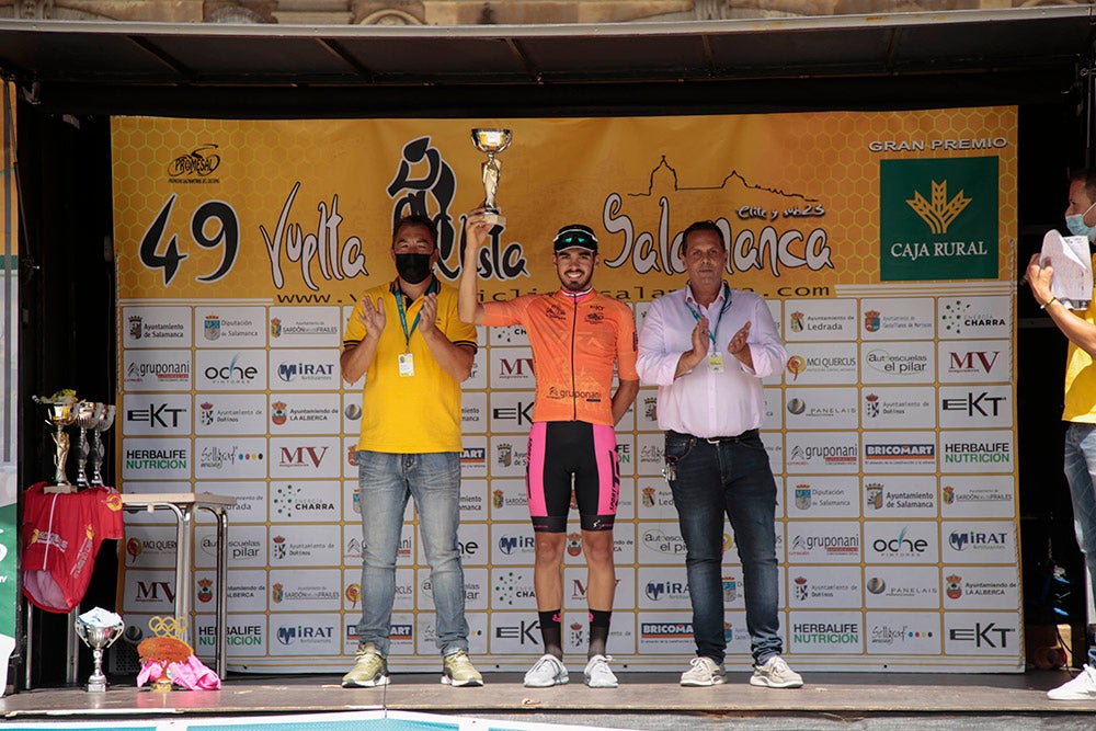 Etapa y maillot amarillo para Vinicius en la última etapa de la Vuelta a Salamanca