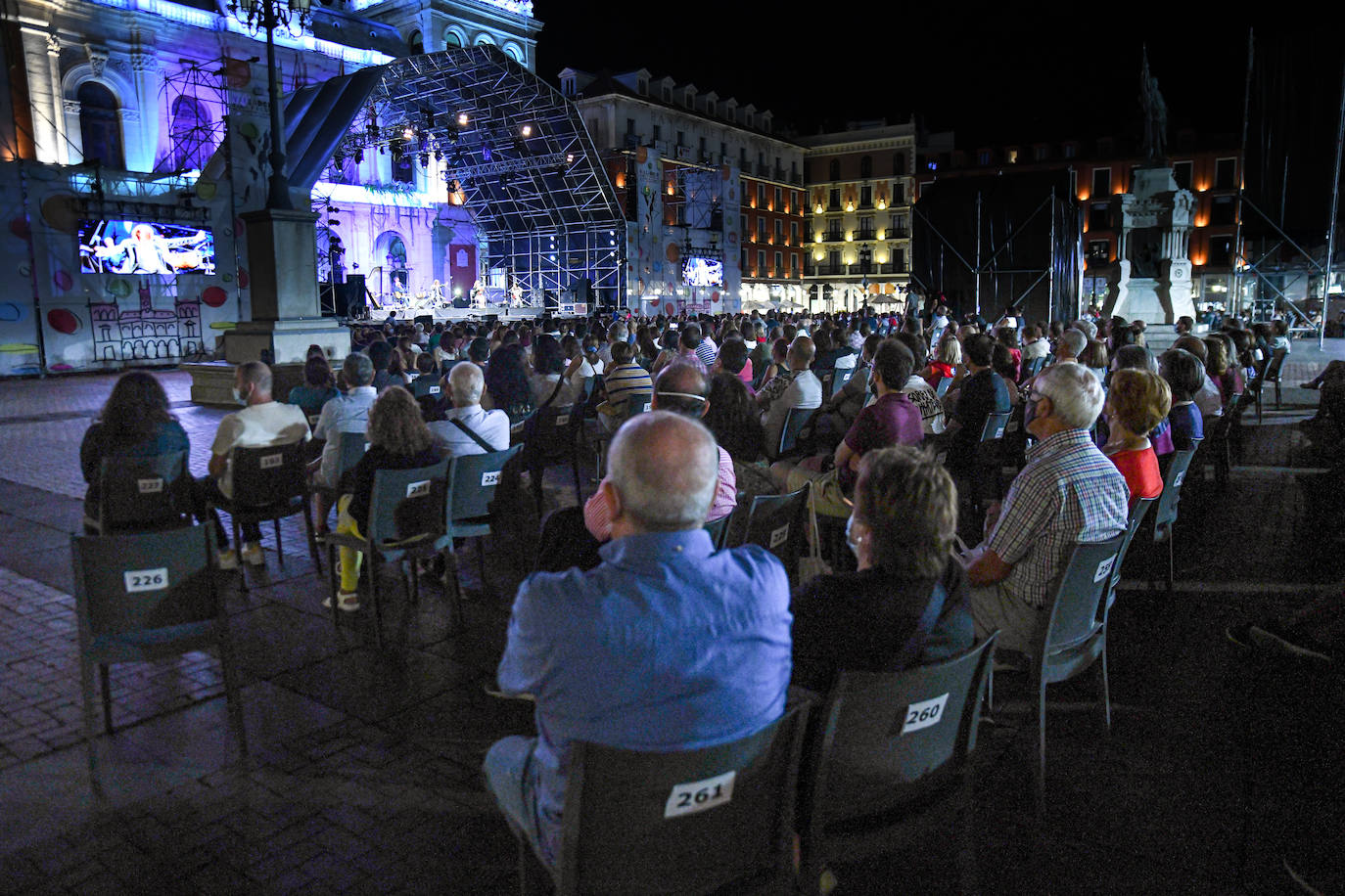 Fotos: Concierto de Carlos Núñez en la Plaza Mayor de Valladolid