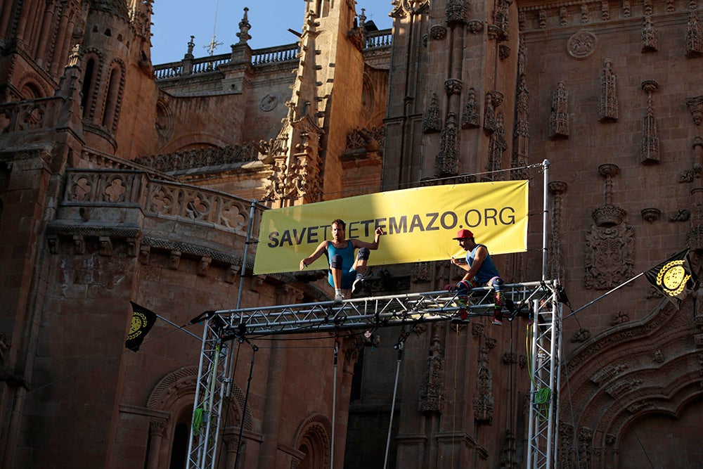 Música, acrobacias y humor con "Save the temazo" y "Lola" en el Patio Chico