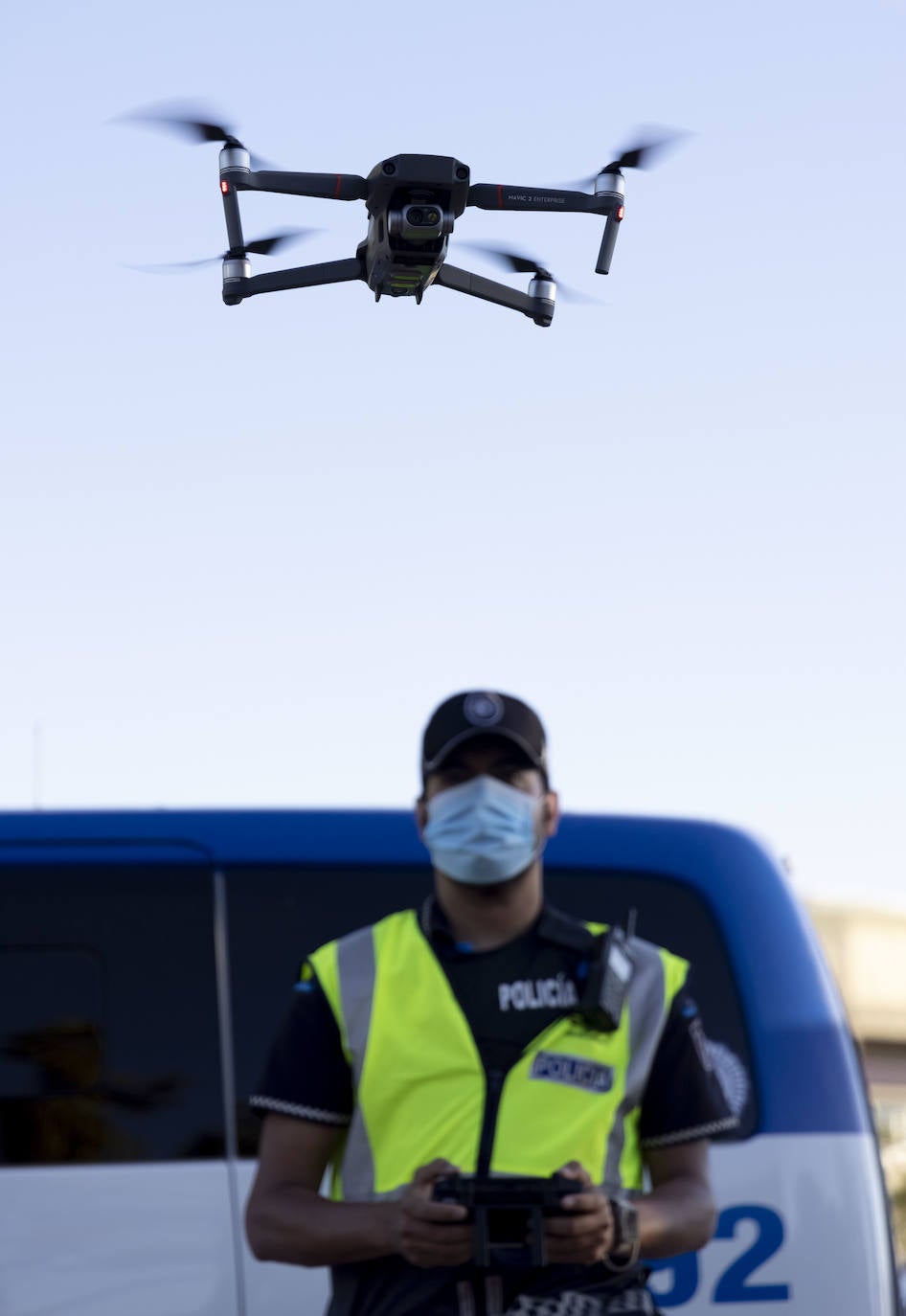 Imagen del operativo de la Policía Municipal para hacer volar un dron.