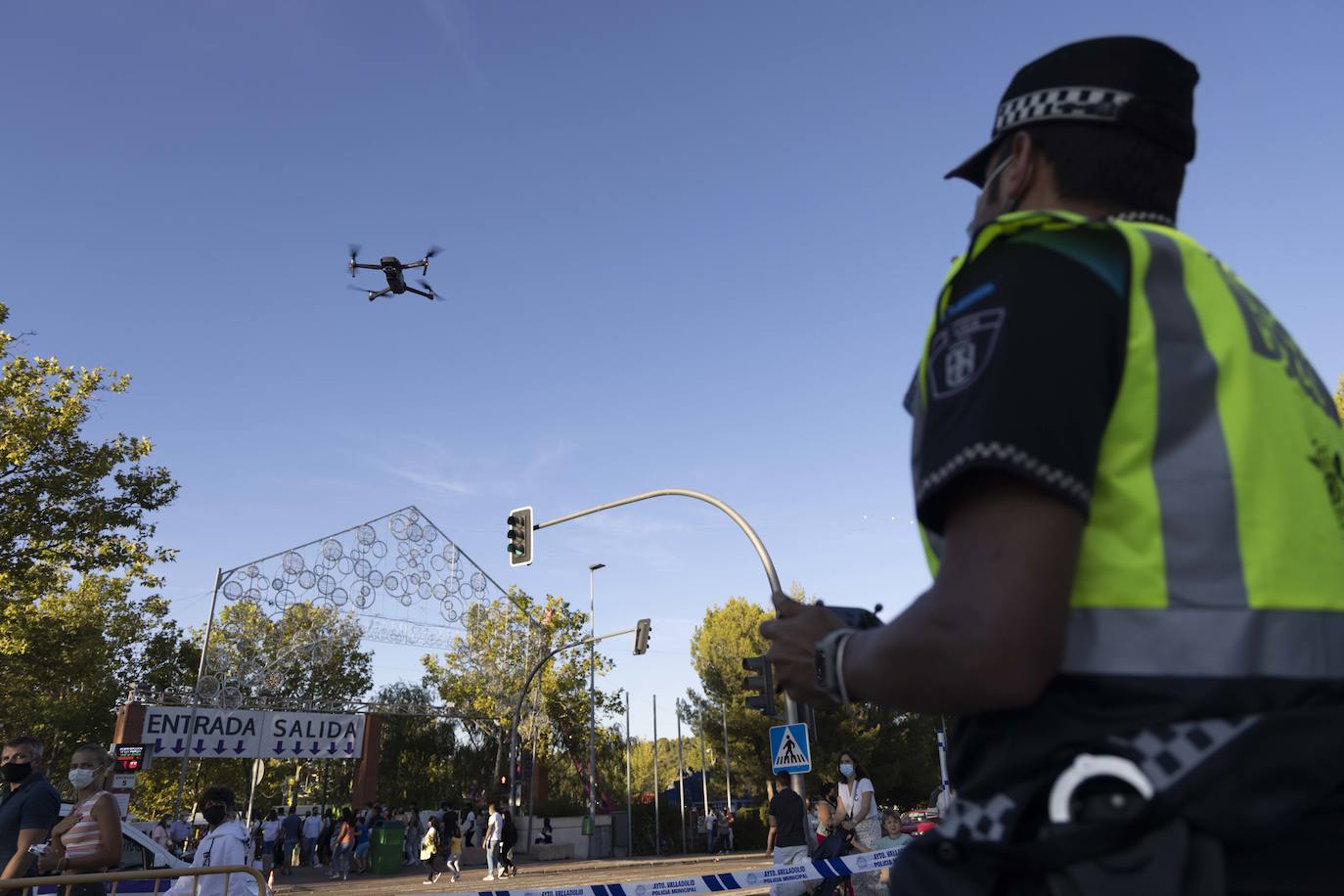 Imagen del operativo de la Policía Municipal para hacer volar un dron.