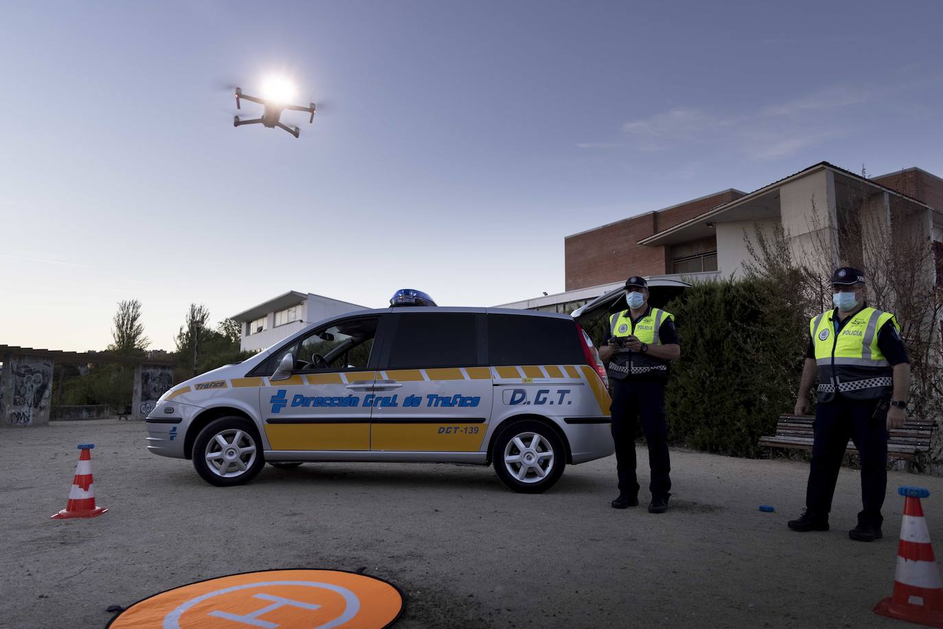 Imagen del operativo de la Policía Municipal para hacer volar un dron.