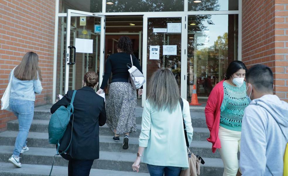 El examen de las oposiciones de Correos se ha celebrado en la Facultad de Económicas de Valladolid. 