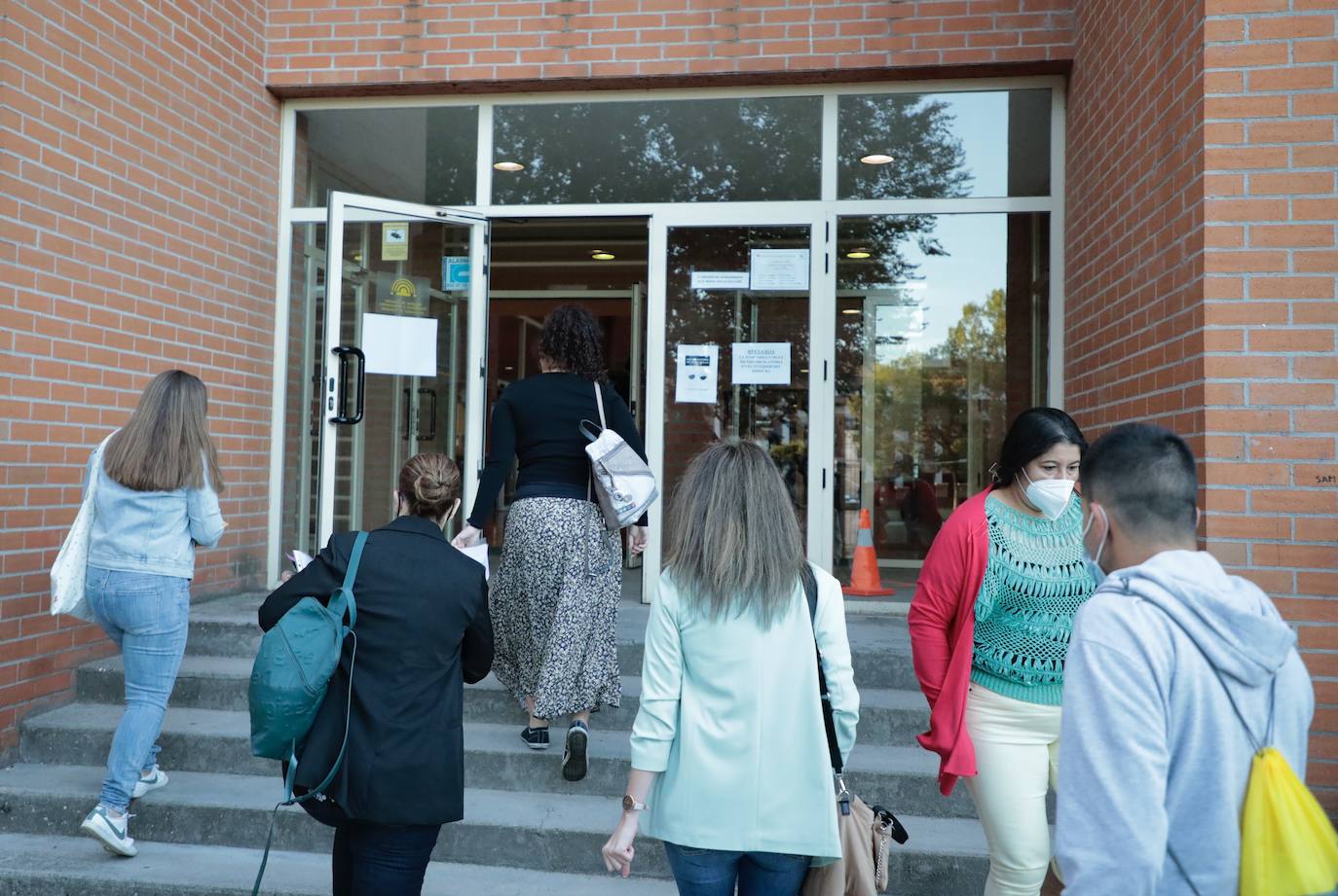 El examen de las oposiciones de Correos se ha celebrado en la Facultad de Económicas de Valladolid. 