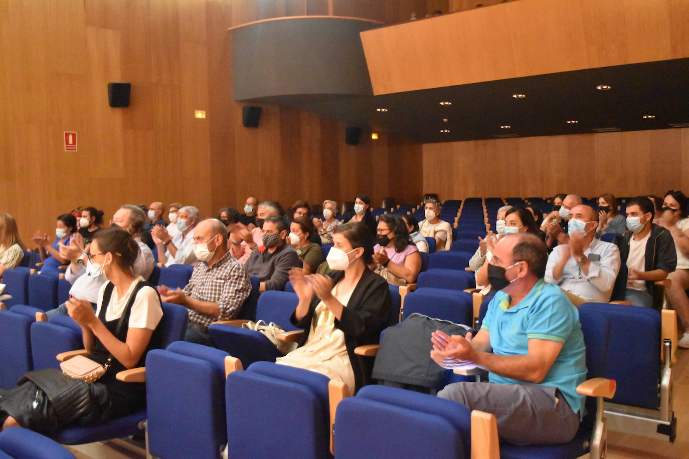 Fotos: Wifredo Román recibe emocionado en Aguilar de Campoo el premio Arco