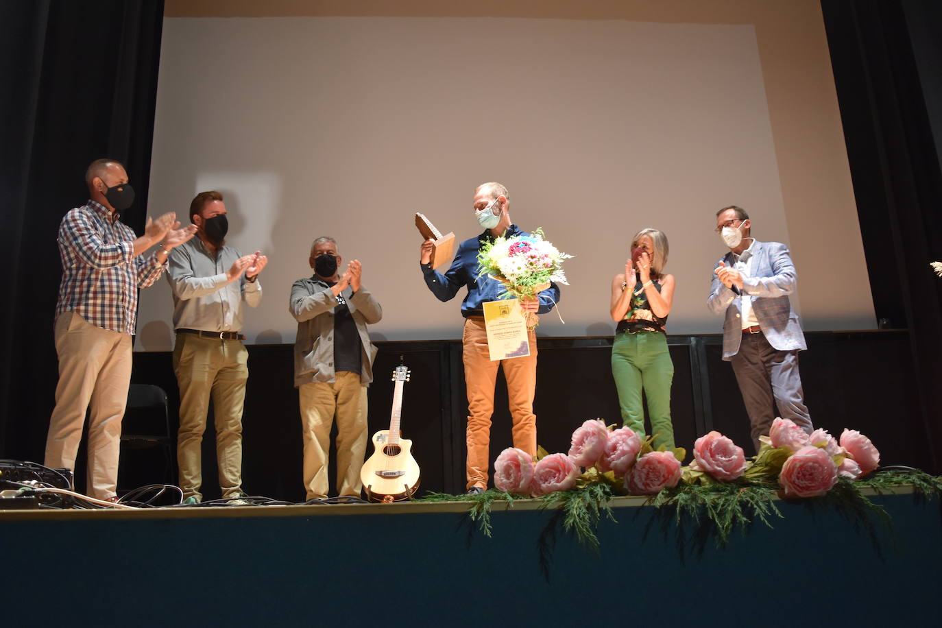 Fotos: Wifredo Román recibe emocionado en Aguilar de Campoo el premio Arco