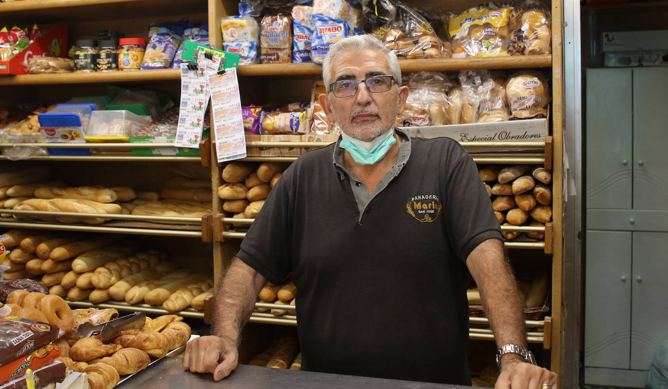 Fernando Marín, gerente de 'Falele', una tienda de barrio en San José.