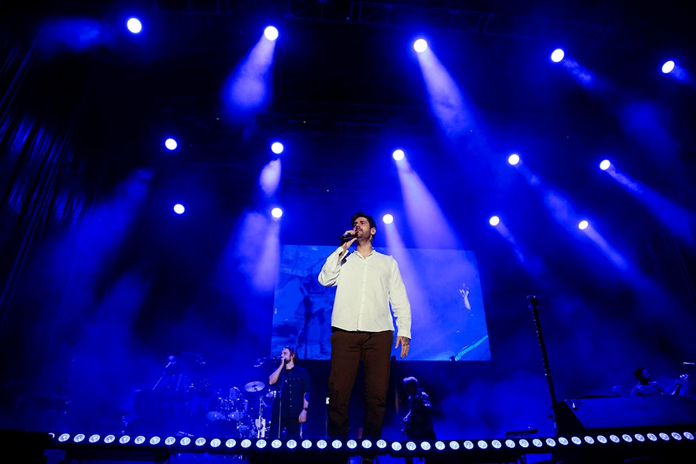 Melendi llena el campo de fútbol de Puente Ladrillo para el último concierto de su gira