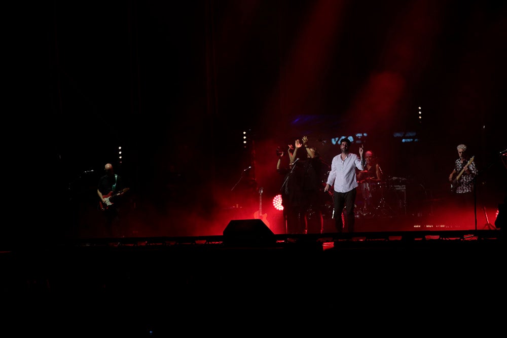 Melendi llena el campo de fútbol de Puente Ladrillo para el último concierto de su gira