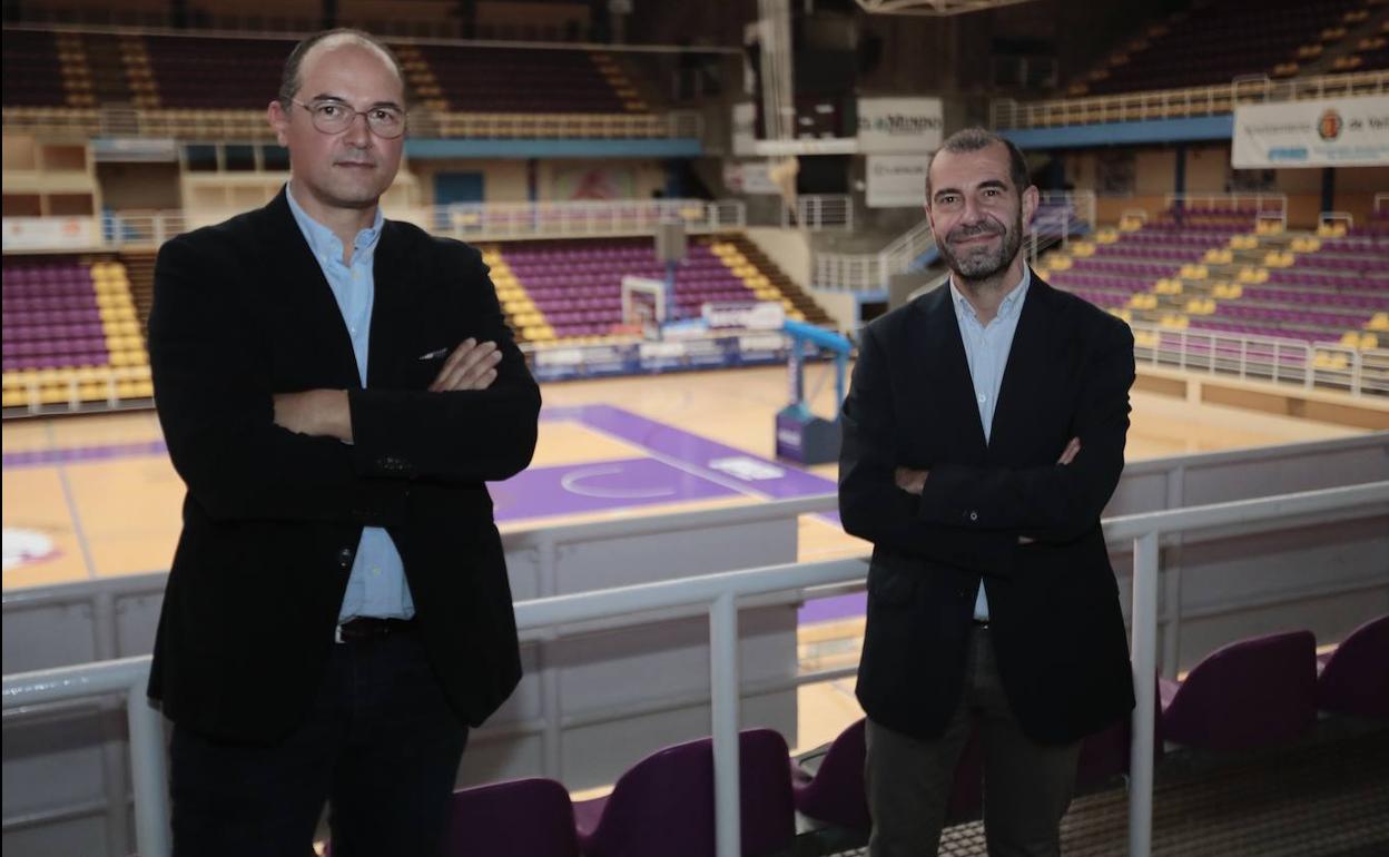 El vicepresidente del RVB, Alejandro García Pellitero, y el jefe del Gabinete de Presidencia del Real Valladolid, David Espinar, en el Polideportivo Pisuerga 