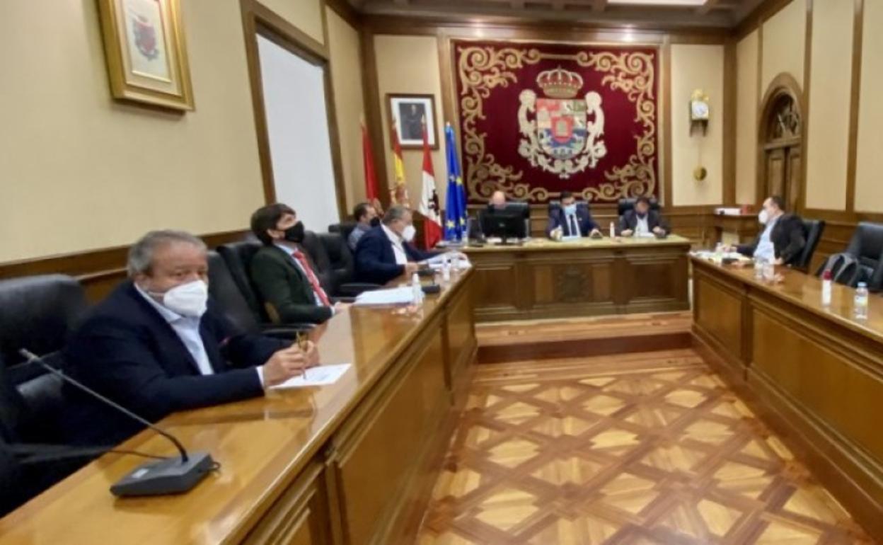 Pleno en la Diputación de Ávila.
