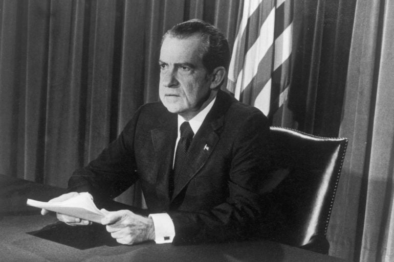 El entonces presidente de EEUU, Richard Nixon, durante la comparecencia televisada del 8 de agosto de 1974 en la que anunció su dimisión.