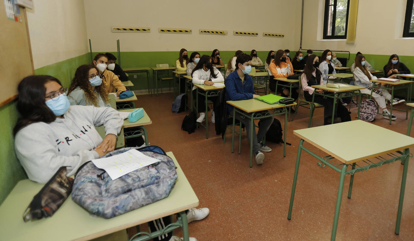 Fotos: Siete mil alumnos de ESO y Bachillerato vuelven a clase