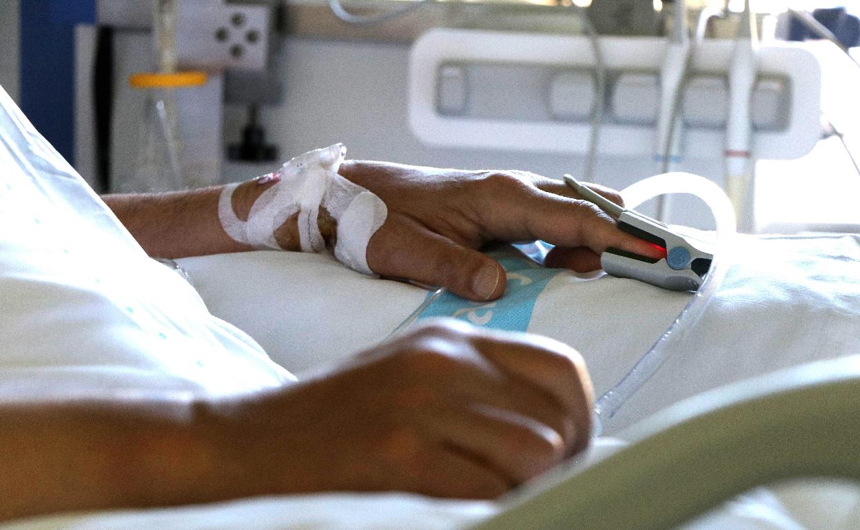Paciente en la UCI del Hospital Clínico de Valladolid, durante la pandemia.