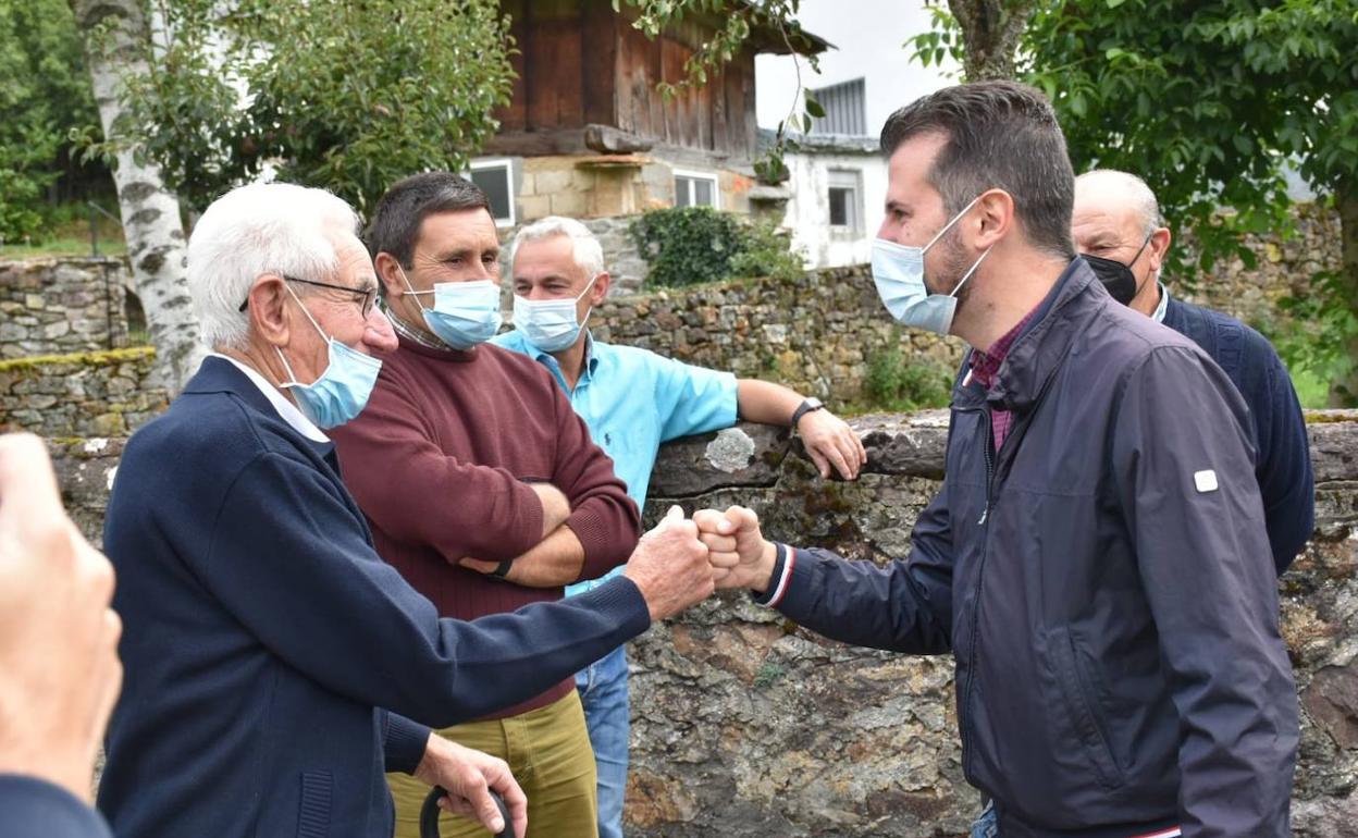 Tudanca, en un momento de su visita a la comarca leonesa de Laciana.