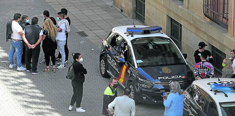 Familiares y allegados de los detenidos el pasado 27 de mayo, cuando pasaron a disposición del Juzgado Número 4 de Palencia. 