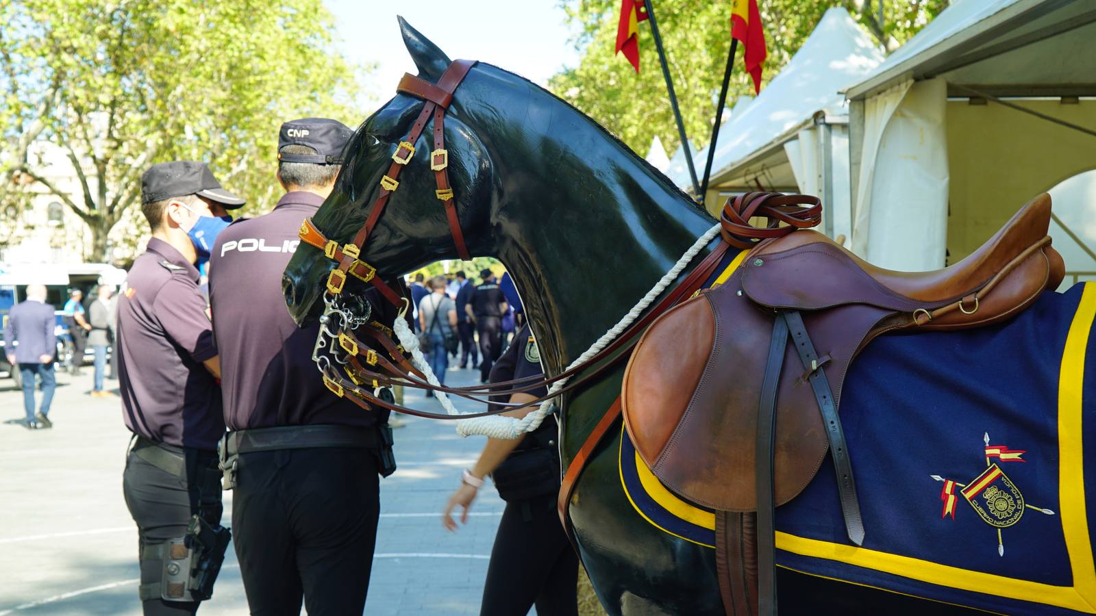 Fotos: Exposición del Día de la Policía en la Acera de Recoletos de Valladolid