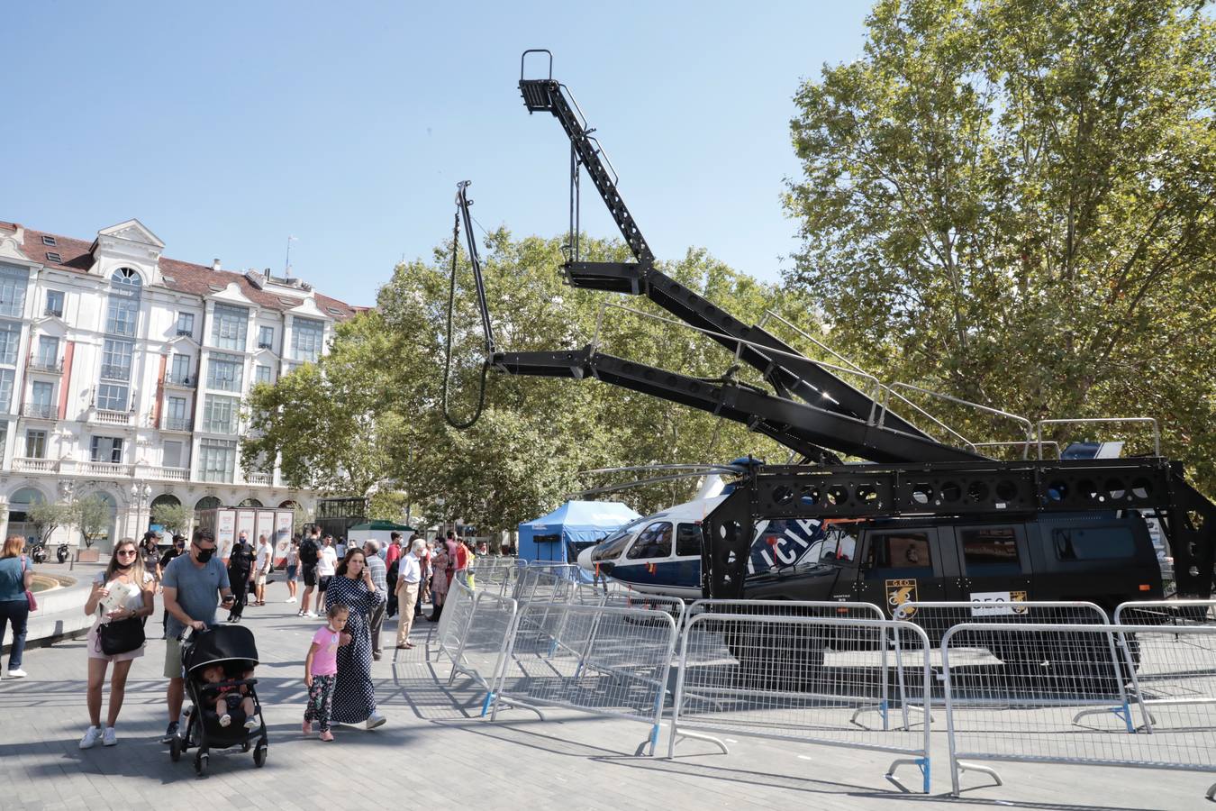 Fotos: Exposición del Día de la Policía en la Acera de Recoletos de Valladolid