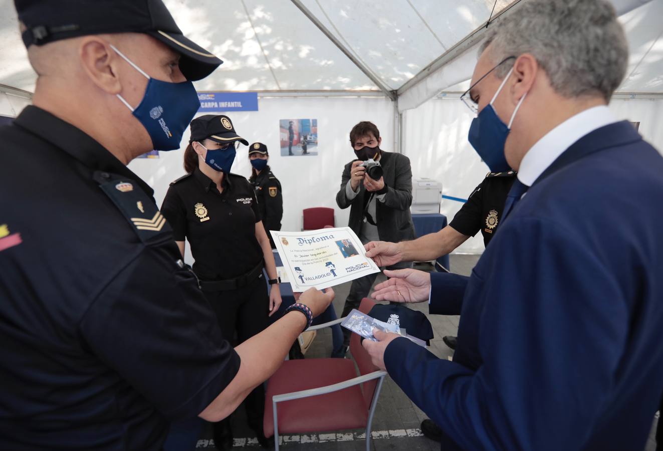 Fotos: Exposición del Día de la Policía en la Acera de Recoletos de Valladolid