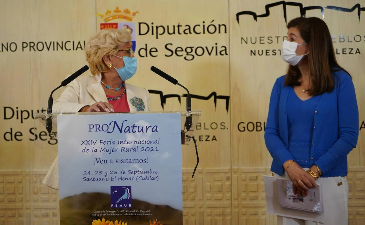 Juana Borrego (izquierda) y Azucena Suárez, durante la presentación de la feria. 