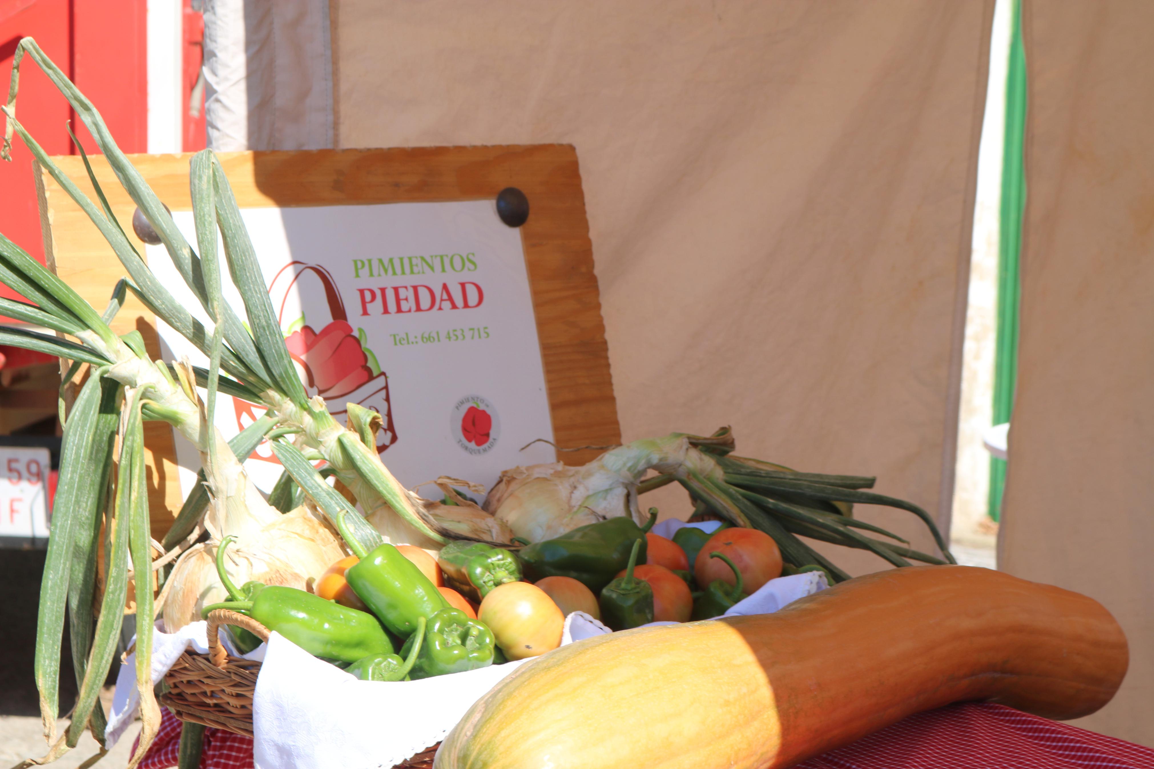 La Feria del Pimiento registró numerosa afluencia de público durante toda la jornada