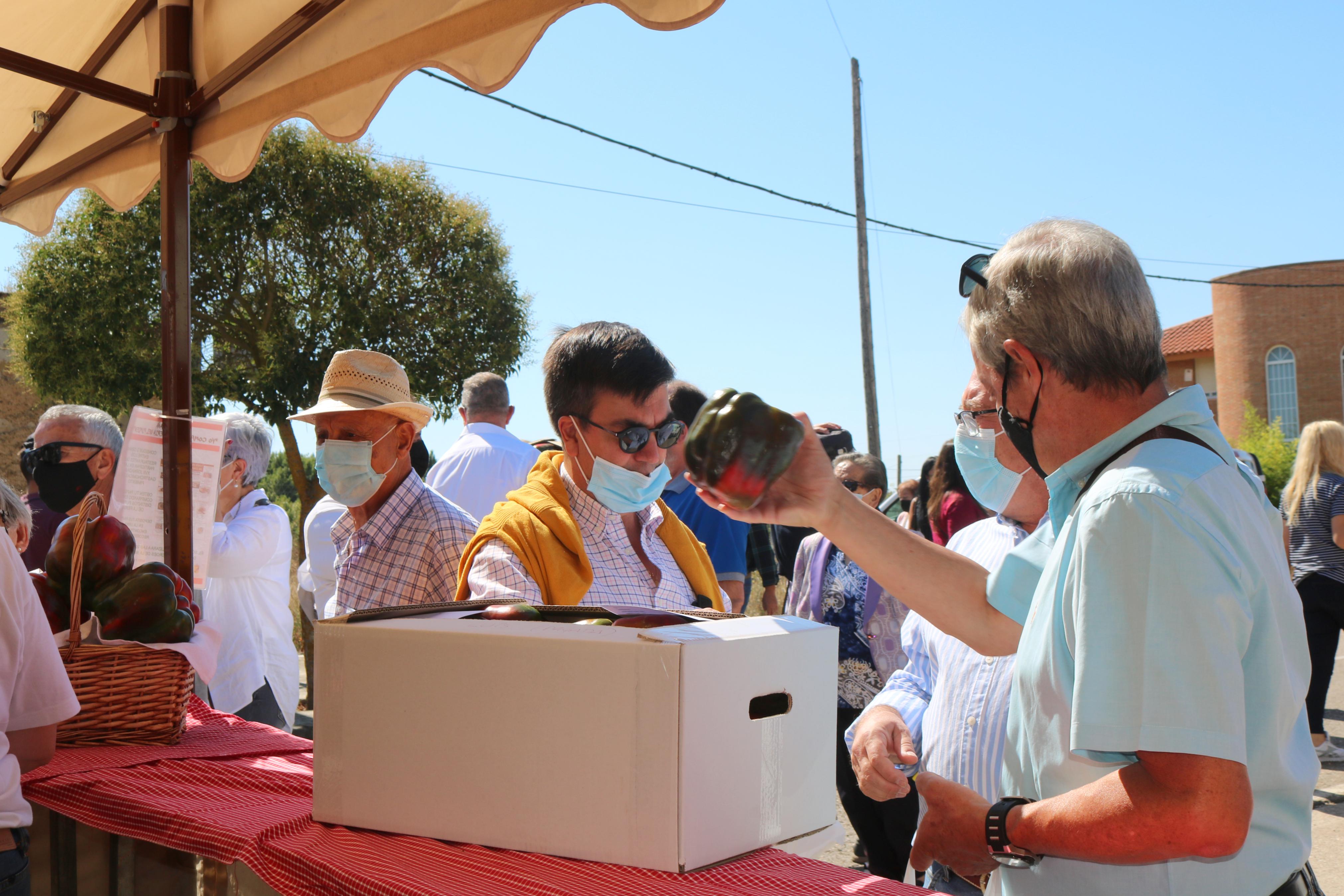 La Feria del Pimiento registró numerosa afluencia de público durante toda la jornada