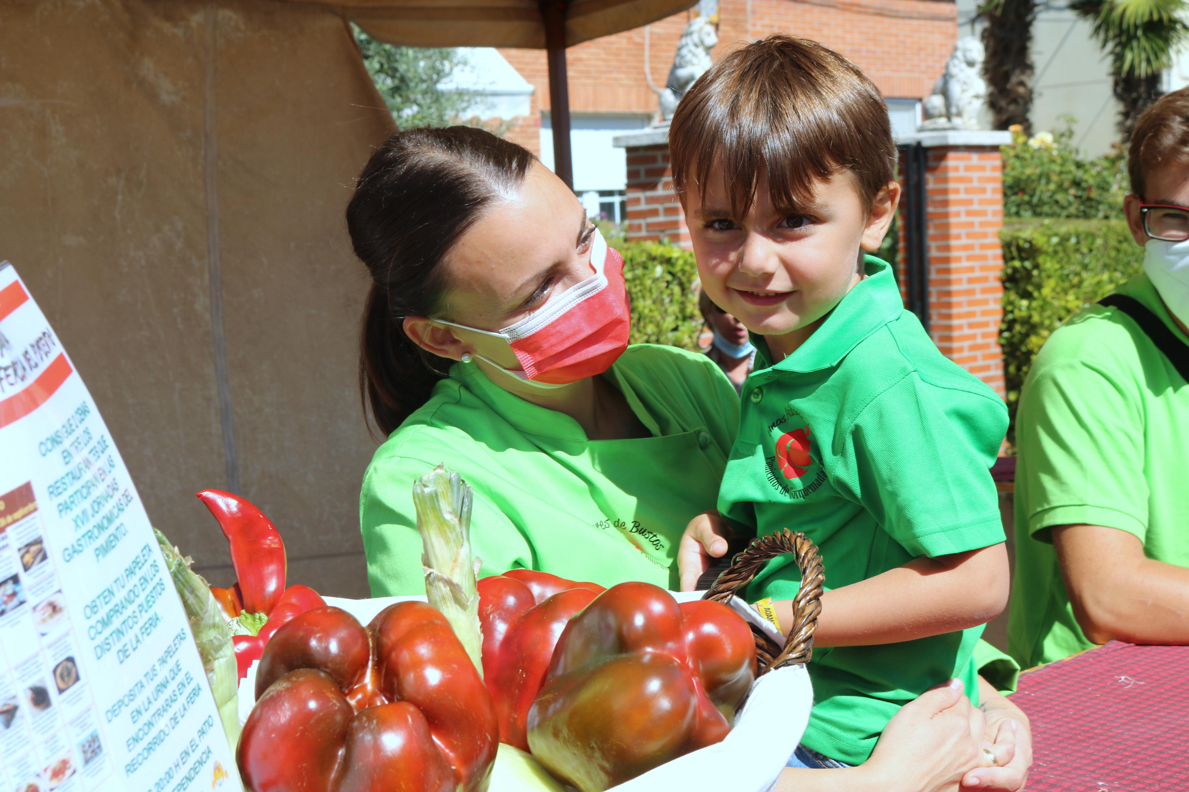 La Feria del Pimiento registró numerosa afluencia de público durante toda la jornada