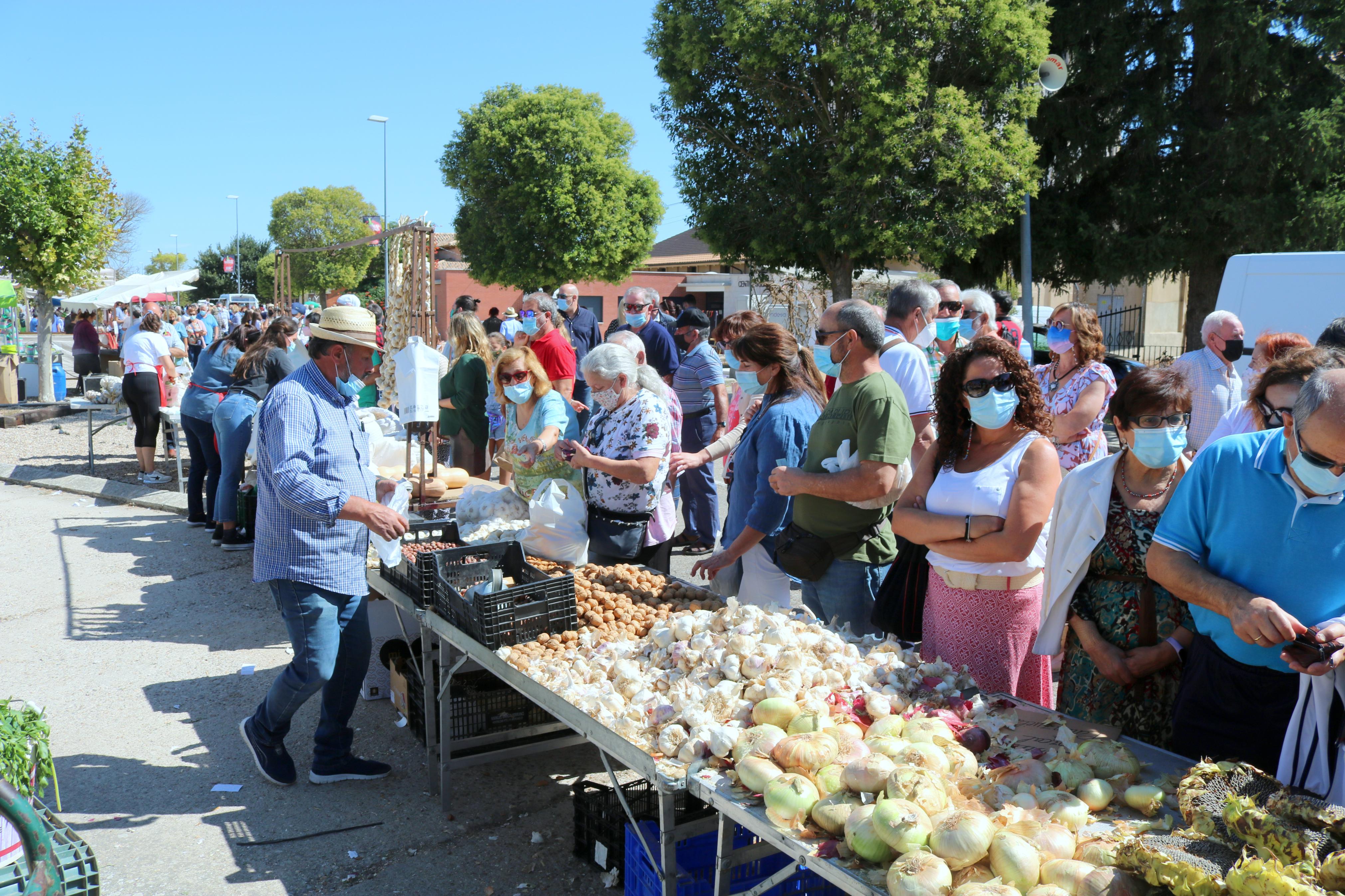 La Feria del Pimiento registró numerosa afluencia de público durante toda la jornada