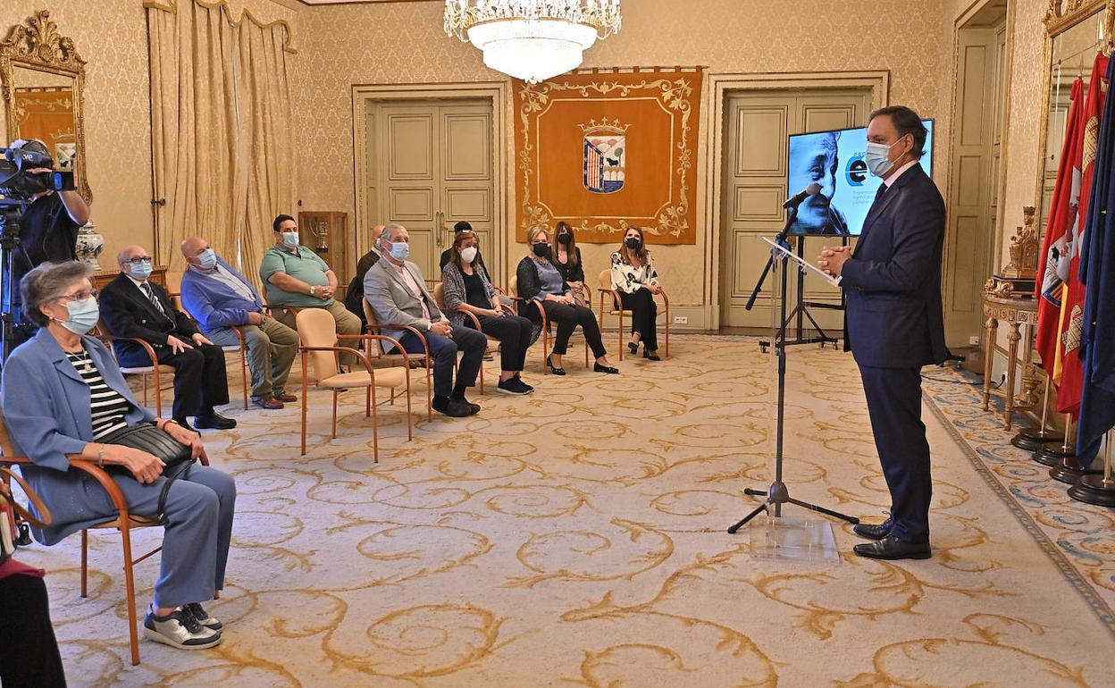 Carlos García Carbayo en la presentación del desarrollo del Proyecto Edades. 