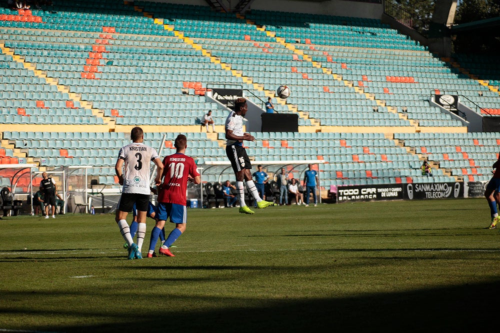 Empate a cero entre Salamanca CF UDS y Bergantiños FC en la vuelta de Uxio da Pena al Helmántico