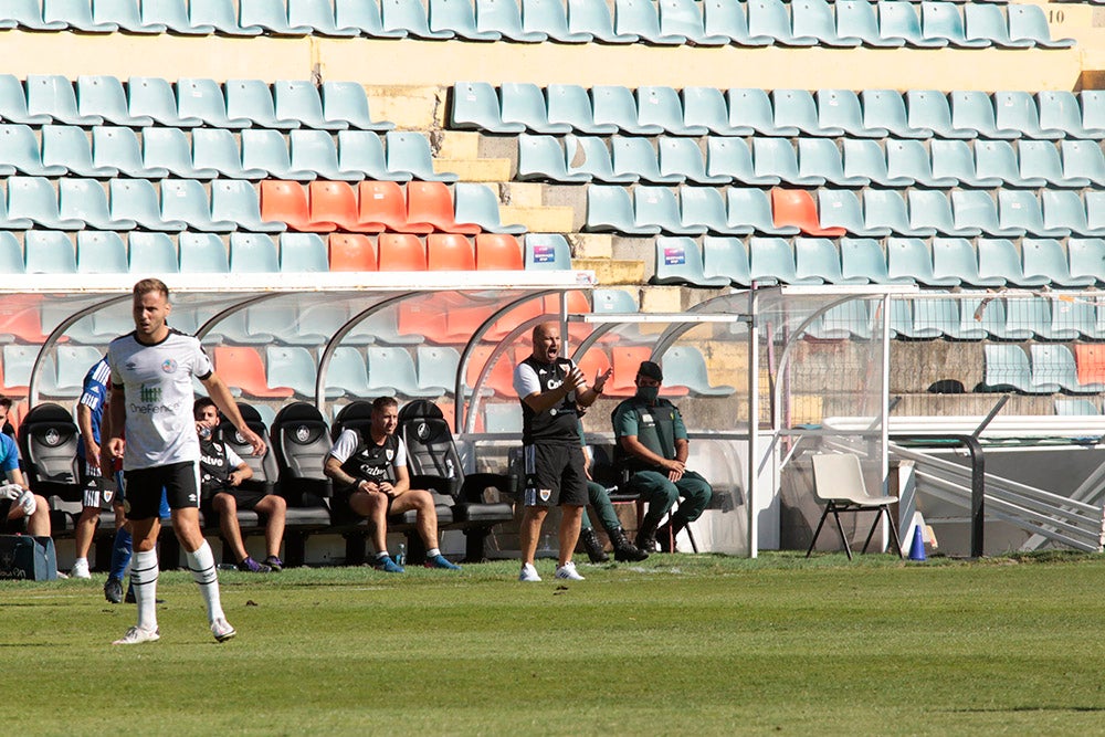 Empate a cero entre Salamanca CF UDS y Bergantiños FC en la vuelta de Uxio da Pena al Helmántico