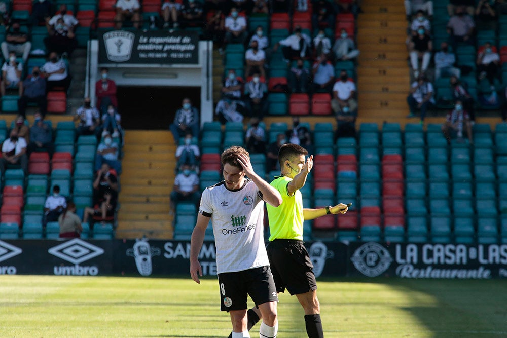 Empate a cero entre Salamanca CF UDS y Bergantiños FC en la vuelta de Uxio da Pena al Helmántico