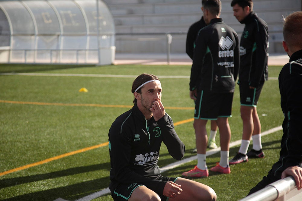 Mandi Sosa ya se entrena junto a sus compañeros en el Reina Sofía en su regreso a Unionistas, preparando el partido del domingo ante el Deportivo de La Coruña 