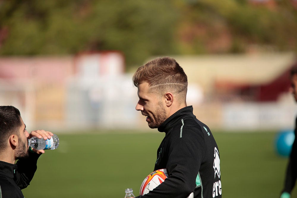 Mandi Sosa ya se entrena junto a sus compañeros en el Reina Sofía en su regreso a Unionistas, preparando el partido del domingo ante el Deportivo de La Coruña 