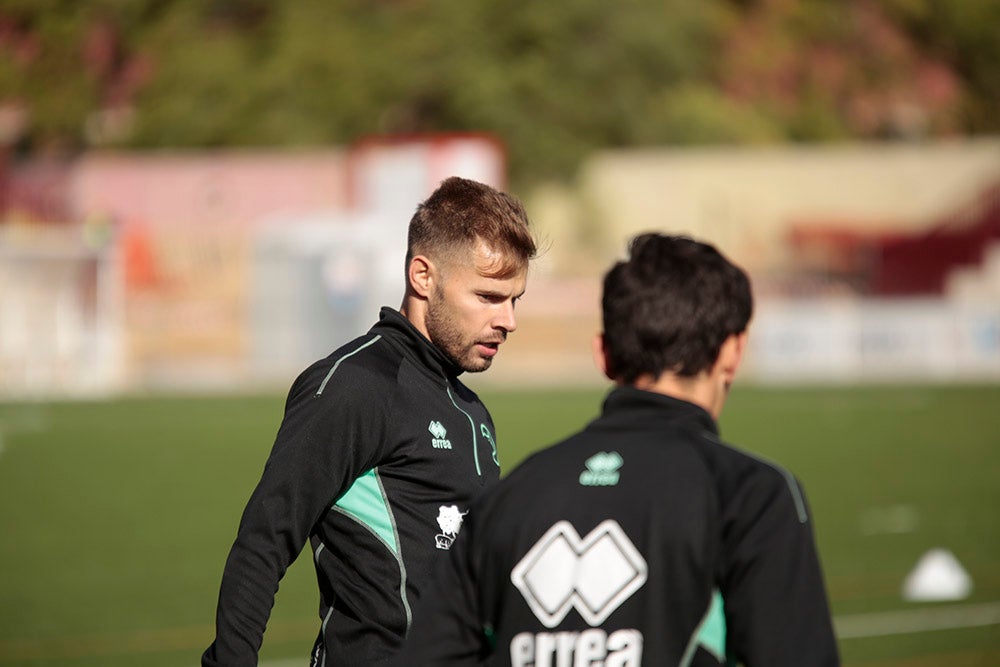 Mandi Sosa ya se entrena junto a sus compañeros en el Reina Sofía en su regreso a Unionistas, preparando el partido del domingo ante el Deportivo de La Coruña 