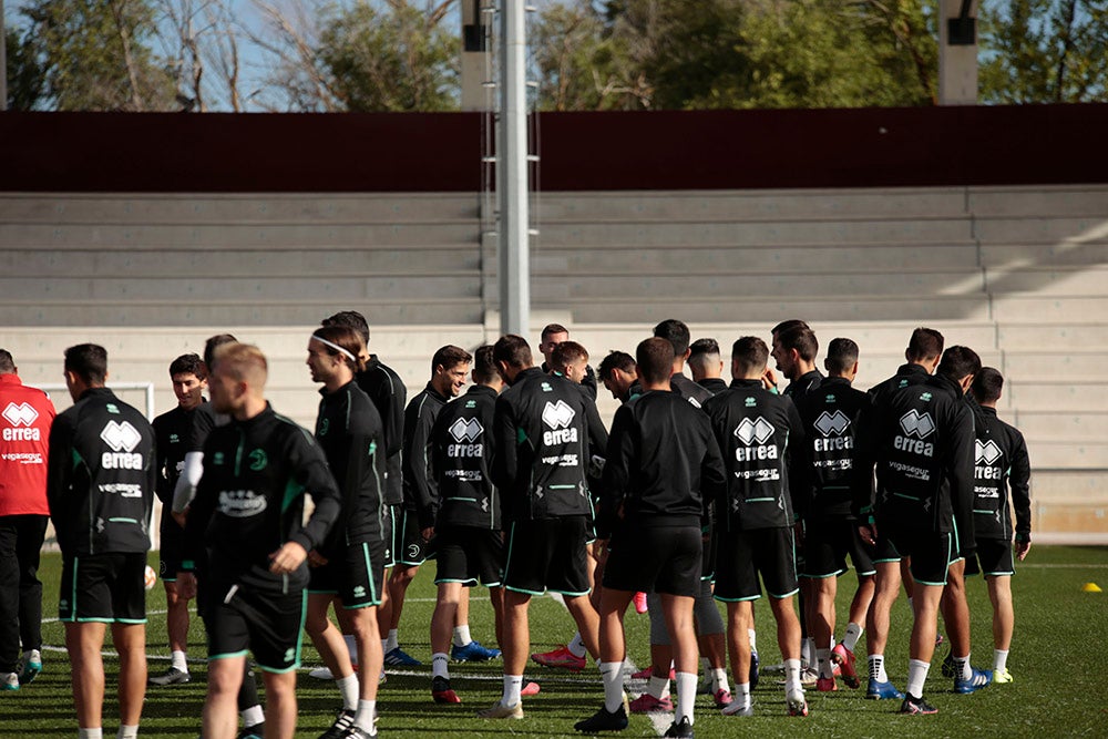 Mandi Sosa ya se entrena junto a sus compañeros en el Reina Sofía en su regreso a Unionistas, preparando el partido del domingo ante el Deportivo de La Coruña 