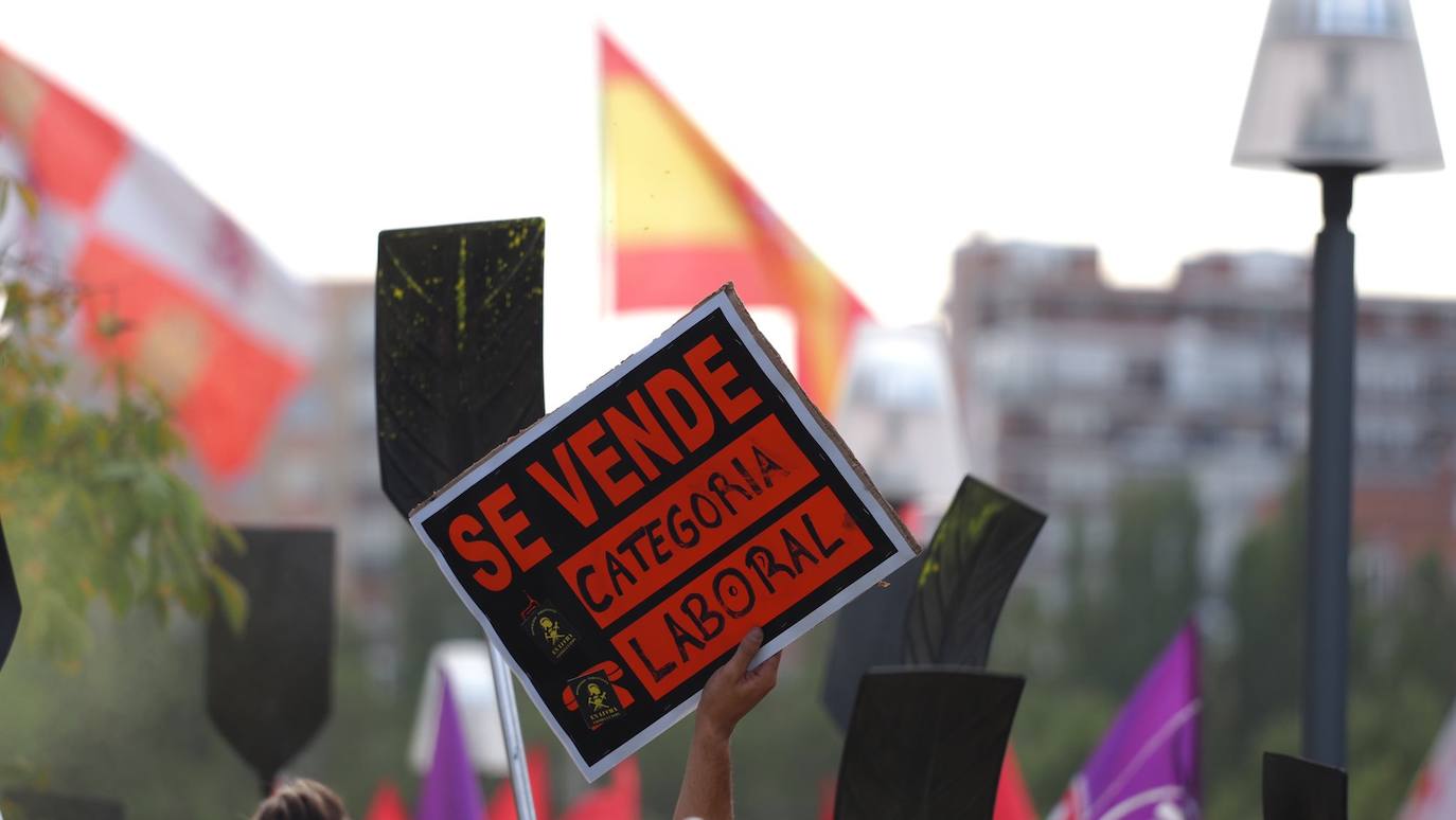 Los bomberos, durante la protesta.