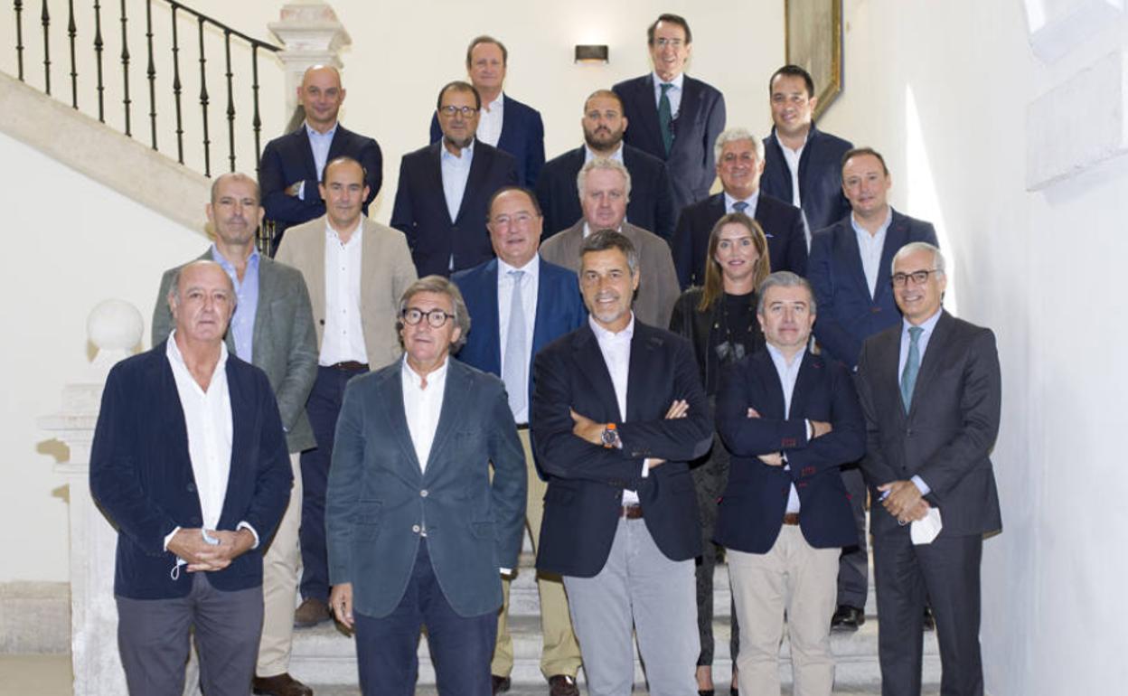 La Comisión Ejecutiva de la FEV se ha reunido en Abadía Retuerta LeDomaine con su presidente, Emilio Restoy, a la cabeza. 