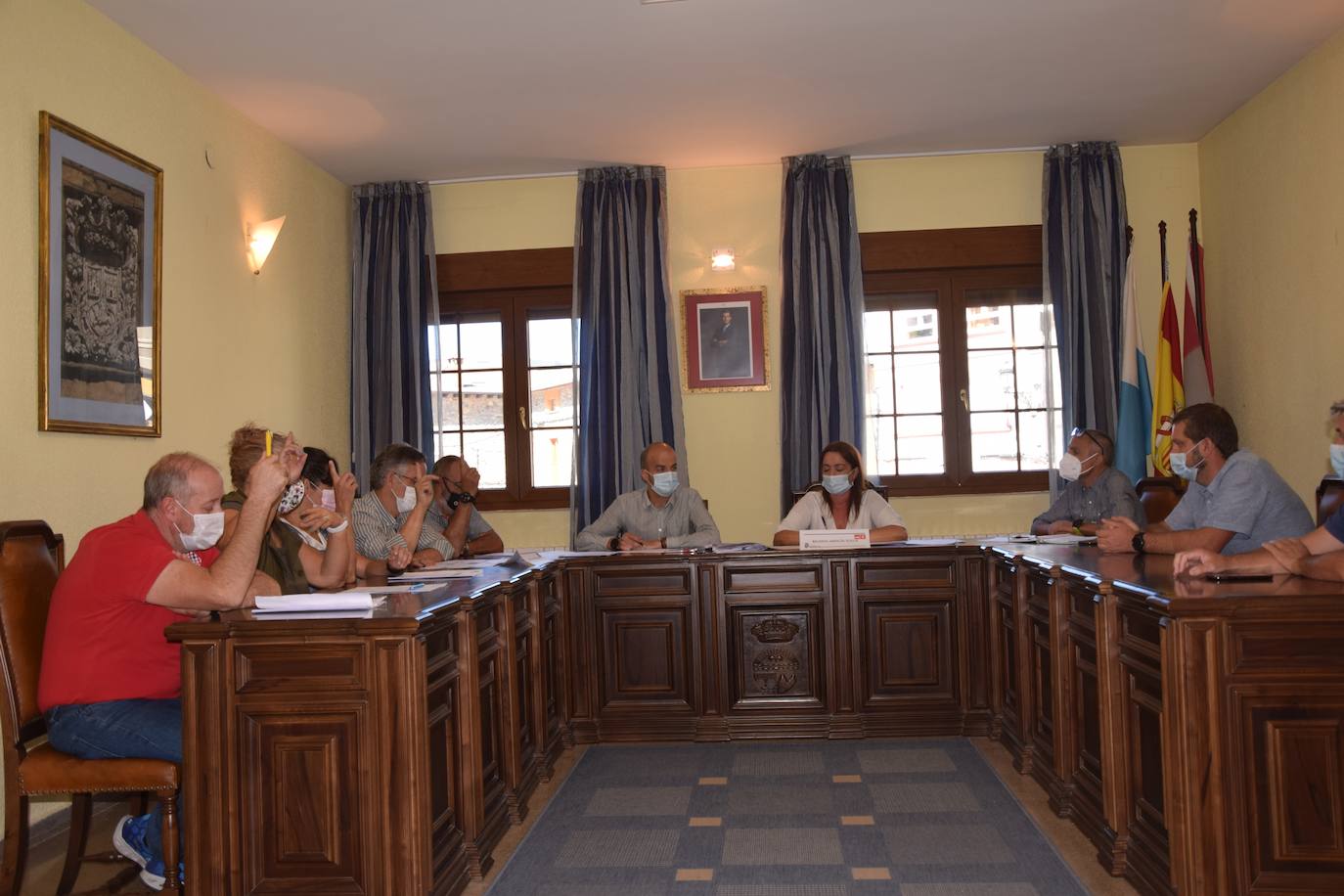 Los concejales de la oposición votan en el Pleno del 25 de agosto de 2020. 