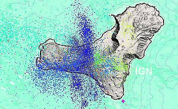 Enjambre  sísmico. El mapa muestra las localizaciones de 22.079 terremotos  en la dorsal norte-sur de la isla de El Hierro entre el 17 de julio de 2011 y el 22 de enero de 2016. El punto rojo es la localización de Tagoro.  