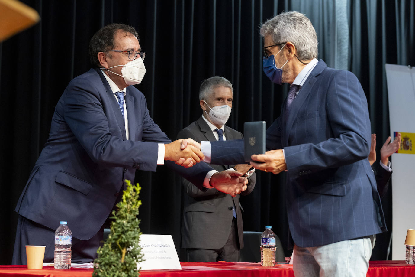 Fotos: Entrega de las medallas de Instituciones Penitenciarias en la cárcel de Villanubla