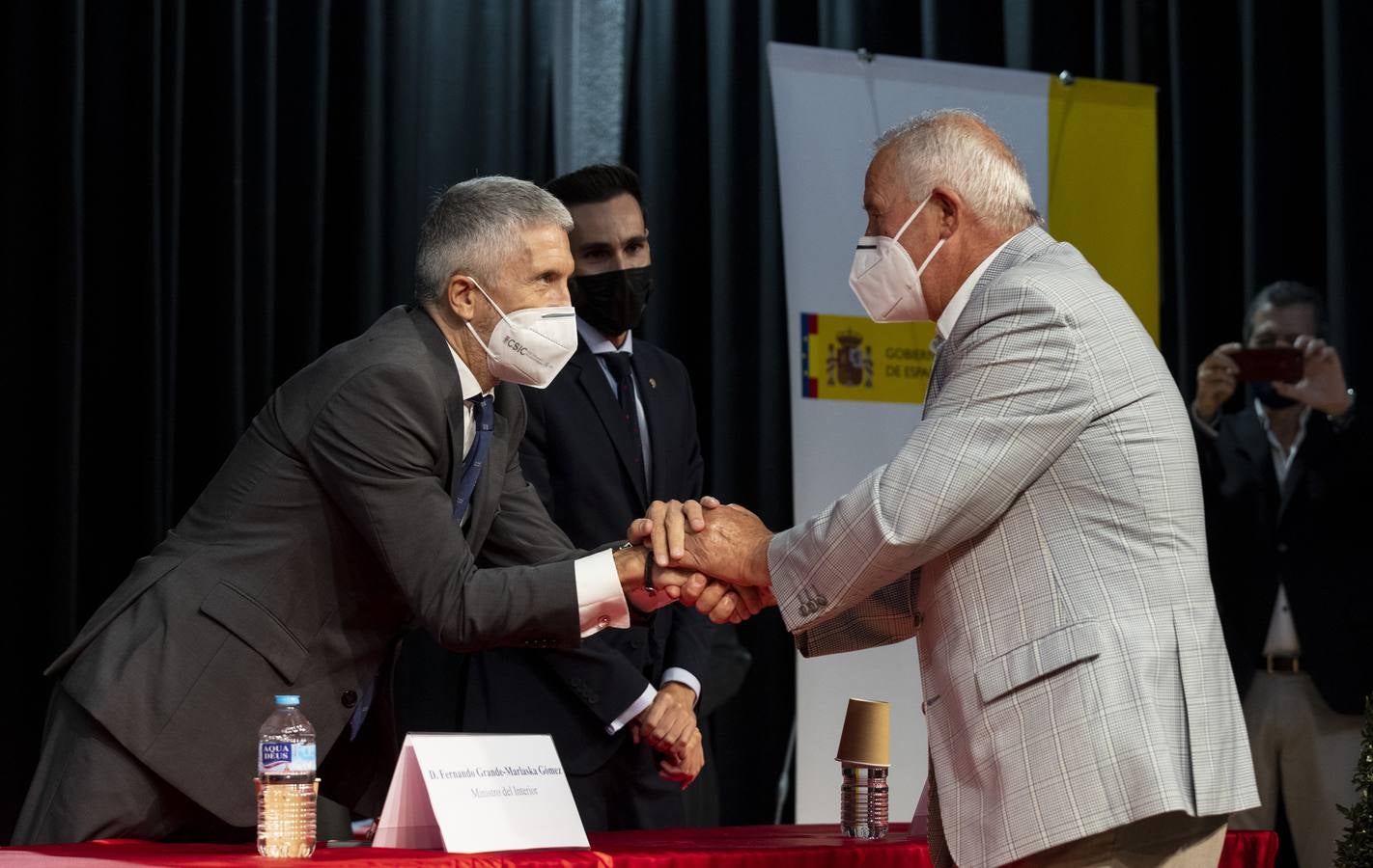 Fotos: Entrega de las medallas de Instituciones Penitenciarias en la cárcel de Villanubla