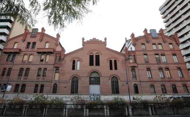 Edificio de la Electra, en Isabel la Católica.