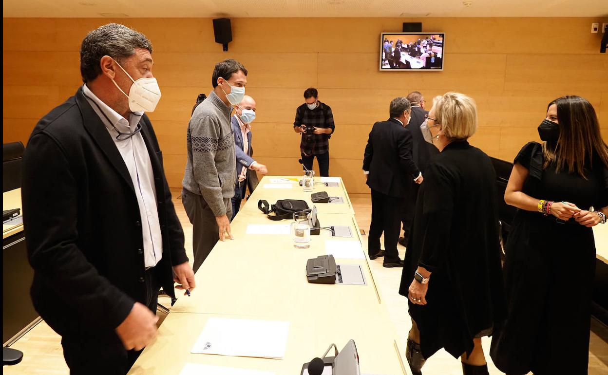 Castilla y León: La investigación sobre las residencias arranca en las Cortes con demora y diferencias sobre quiénes comparecerán