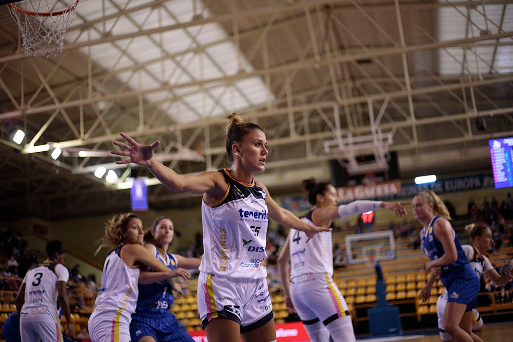 Un CB Avenida en construcción sin sus WNBA estrena su casillero de triunfos ligueros (66-48) ante Tenerife