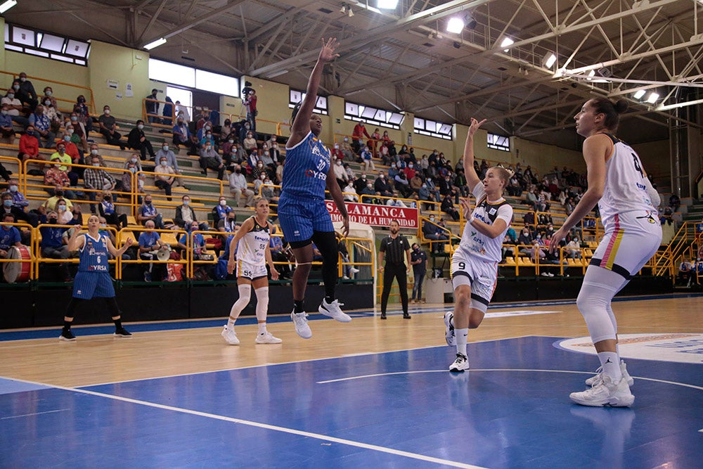 Un CB Avenida en construcción sin sus WNBA estrena su casillero de triunfos ligueros (66-48) ante Tenerife