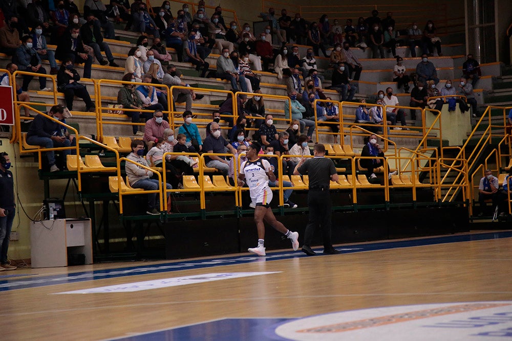 Un CB Avenida en construcción sin sus WNBA estrena su casillero de triunfos ligueros (66-48) ante Tenerife